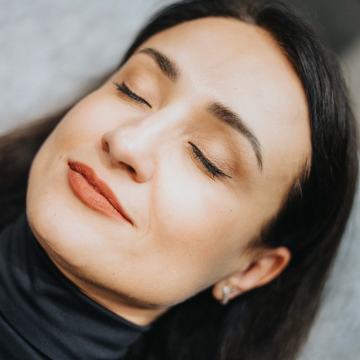 Permanenta grima izgaismošana ar lāzeru