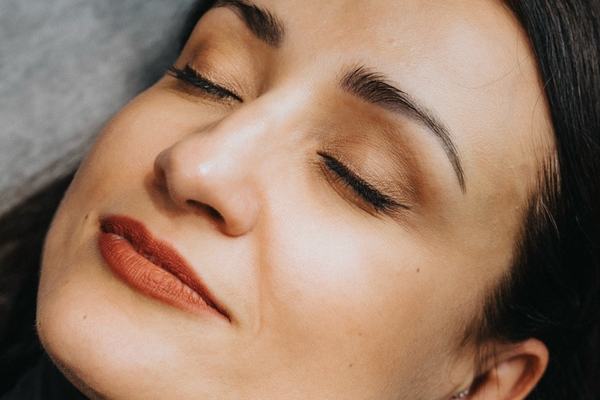 Eyebrow permanent makeup lightening with remover