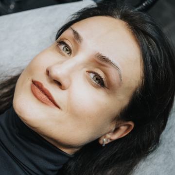 tetovējuma izgaismošana ar removeru procedūras laikā Rīgā