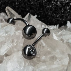 Titāna rotaslietas pīrsingam: kāpēc tas ir labākais izvēle