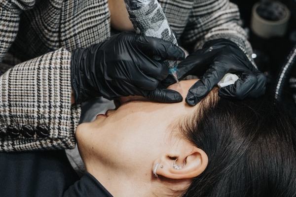 Permanenta grima izgaismošana ar rimuveru