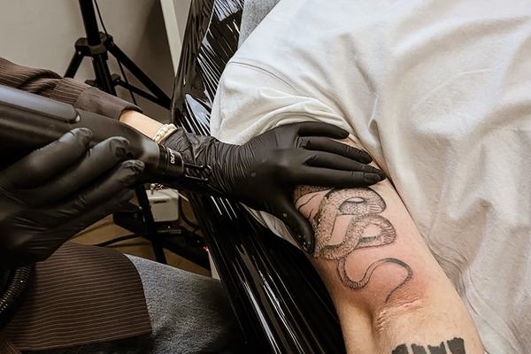 Darbs ar modeli lāzera apmācību laikā