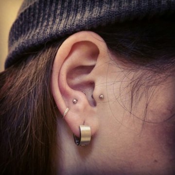 Tragus10